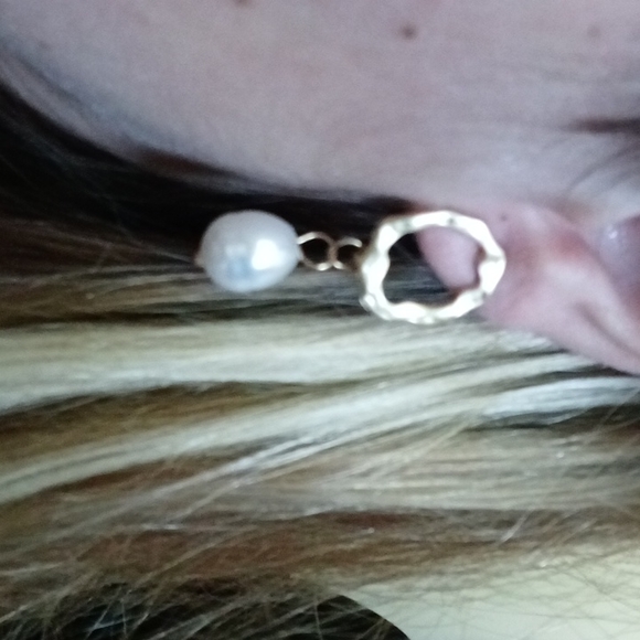 Gold earrings with pearl - Picture 2 of 2